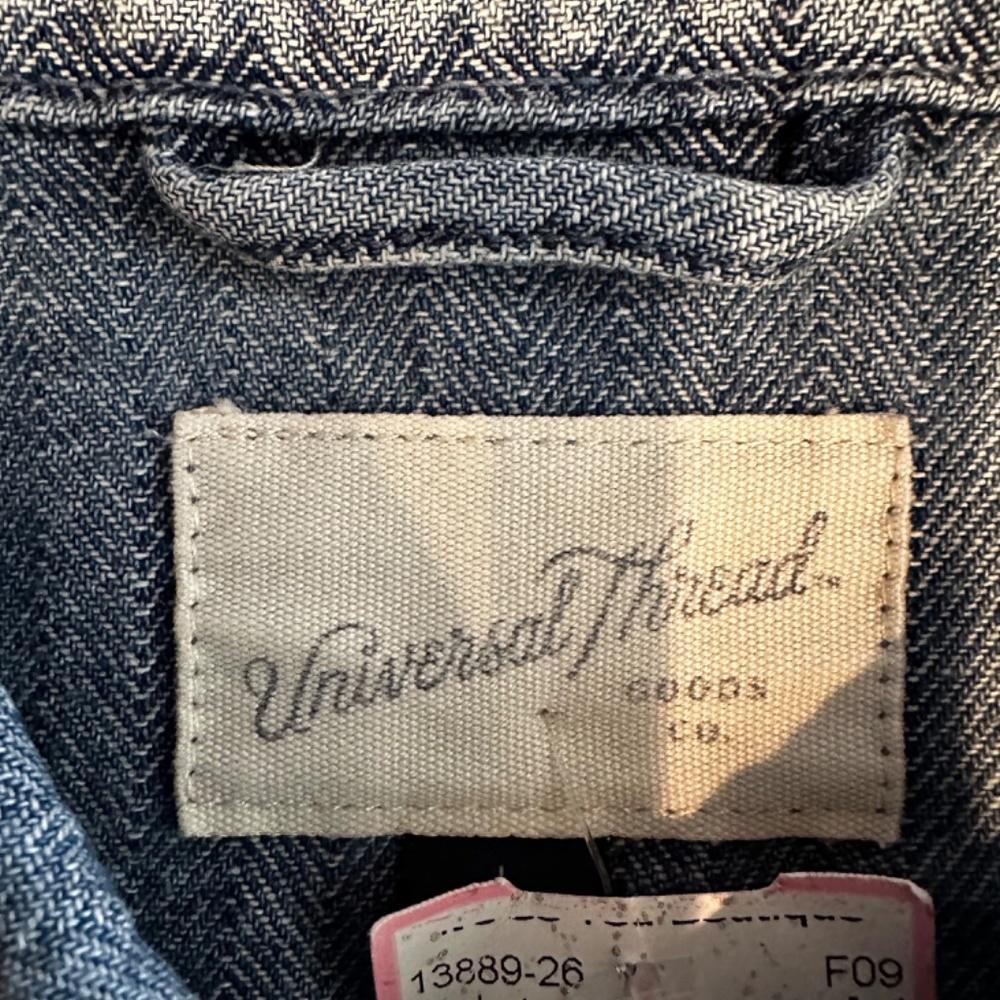 Universal Threads Jean Jacket - Picture 5 of 6